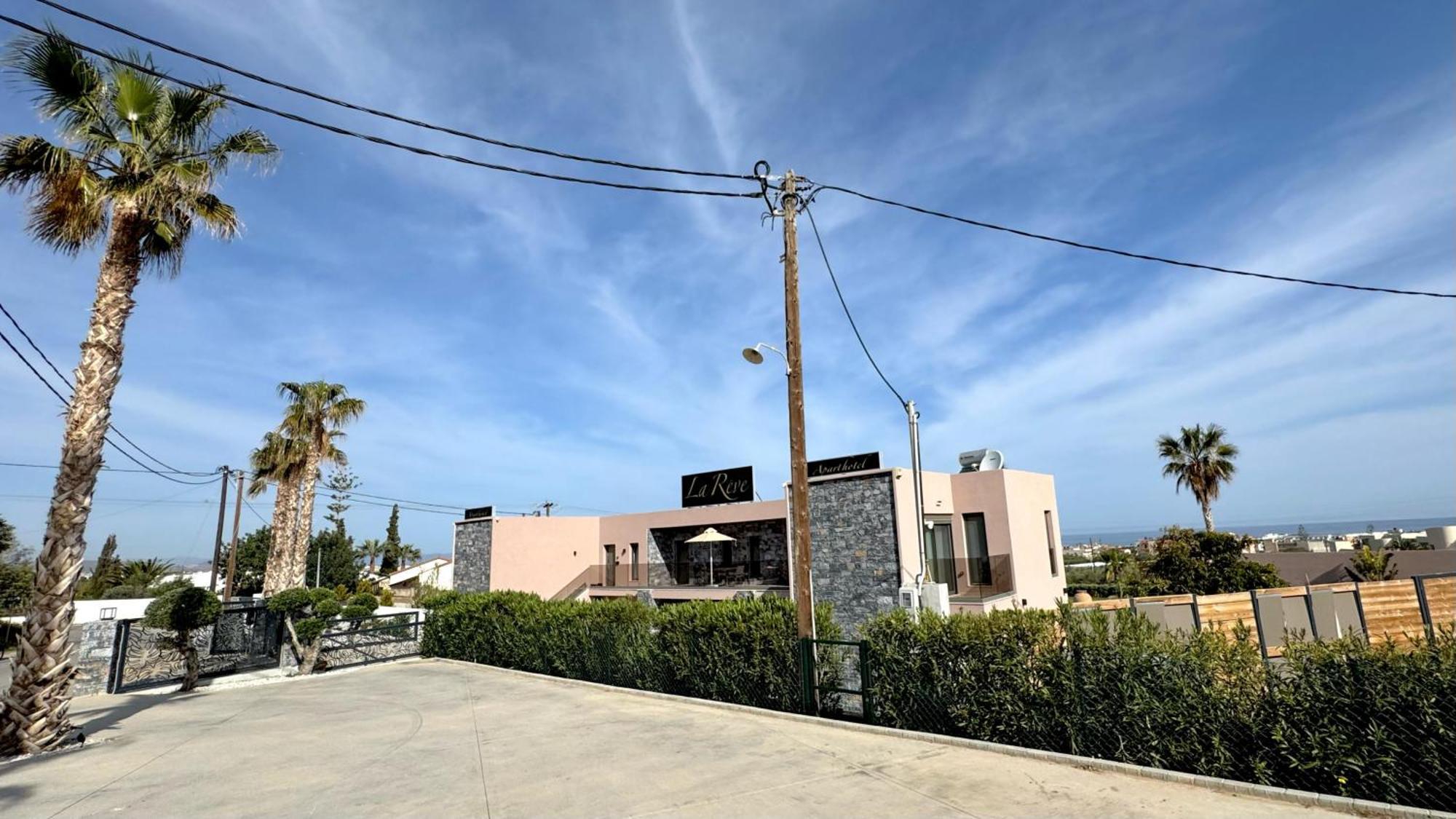 La Reve Luxury Apartments 헐소니소스 외부 사진